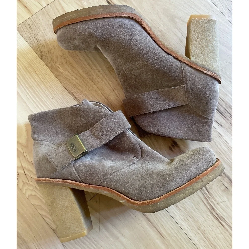 Ugg Australia Brienne Suede Leather Taupe tan Stack Heels Ankle Booties Boots 9
